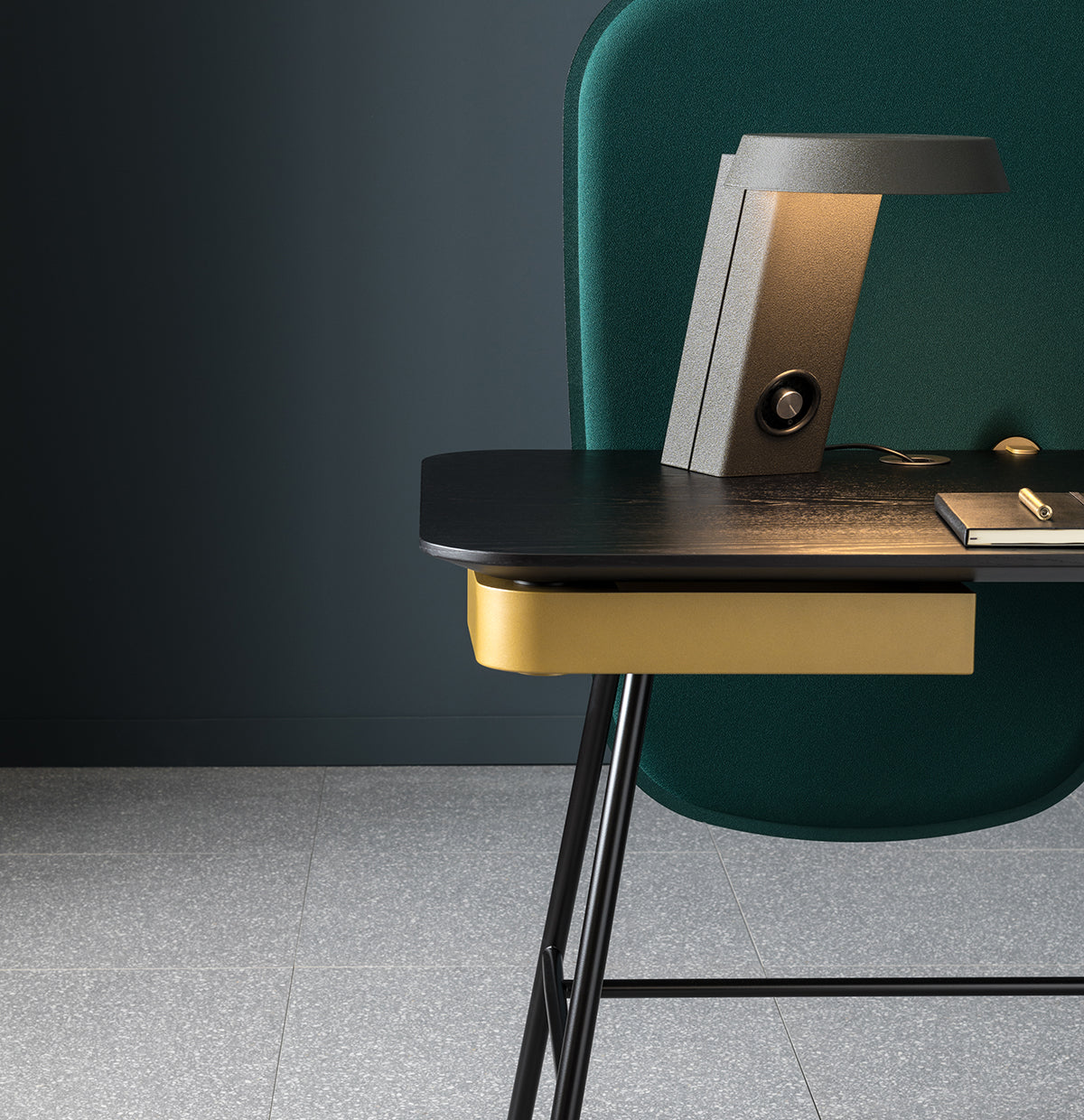 Holland Vertical Desk Screen
